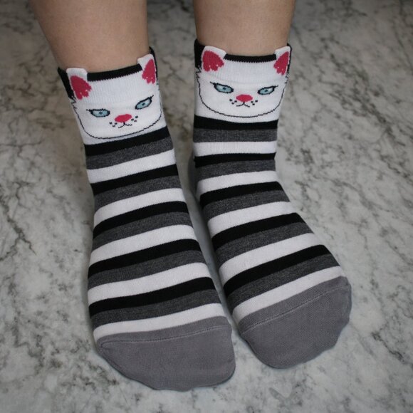 CAT LADY Socks Ankle Short Anklets Animal Print Striped White Cat Grey Stripes - Picture 1 of 10